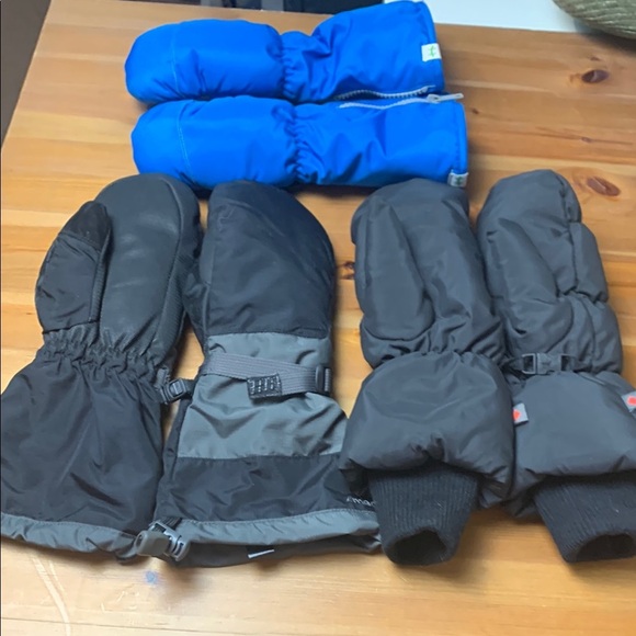 Children’s winter cold weather mittens, set of 3
MEC Hot Paws - Picture 1 of 16